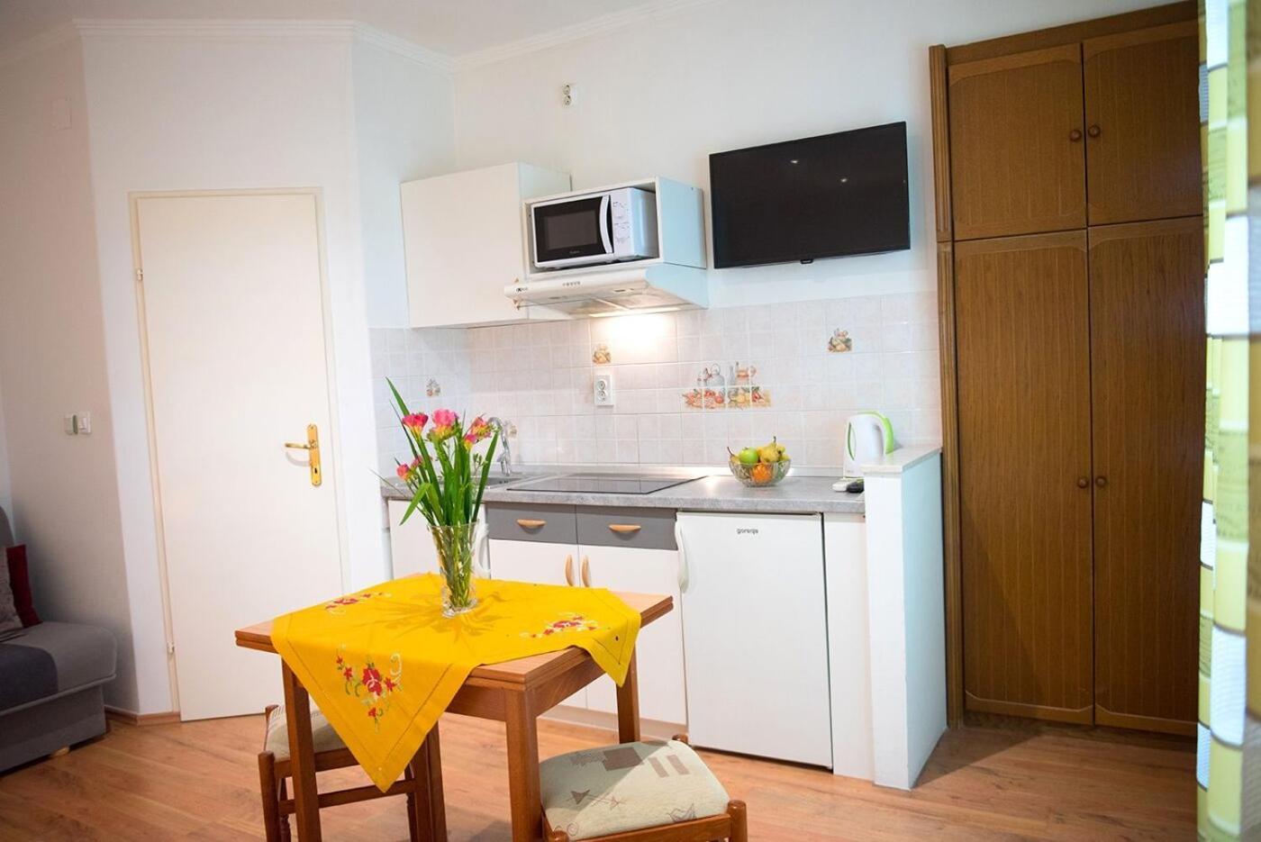 Apartments And Rooms Robi Podstrana Exterior foto