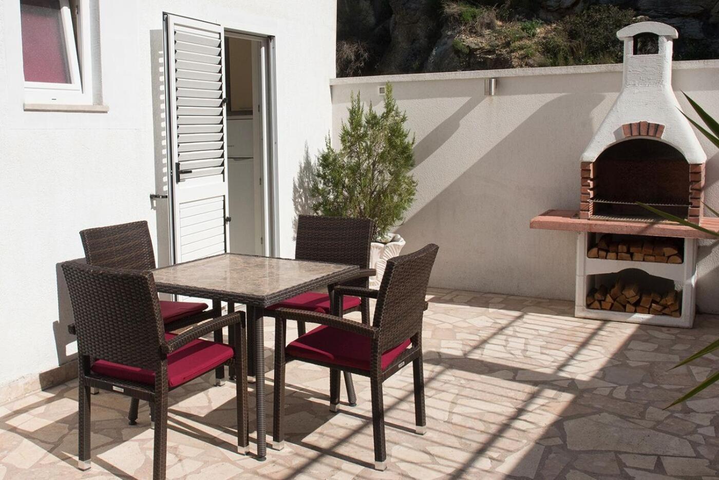 Apartments And Rooms Robi Podstrana Exterior foto