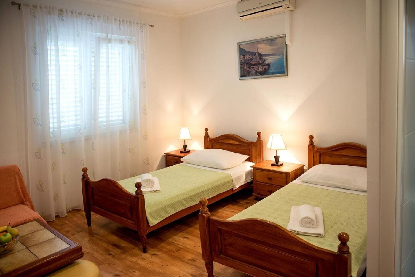 Apartments And Rooms Robi Podstrana Exterior foto
