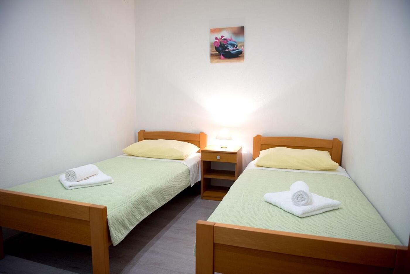Apartments And Rooms Robi Podstrana Exterior foto
